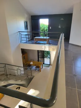 Villa meublée et équipée à Ngaparou avec piscine privée, 3 chambres ,
3 salles de bain , cuisine ouverte et équipée, buanderie, cellier, salon séjour,
grande terrasse, jardin , local gardien, parking voiture , puits