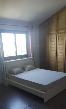 Villa meublée et équipée à Ngaparou avec piscine privée, 3 chambres ,
3 salles de bain , cuisine ouverte et équipée, buanderie, cellier, salon séjour,
grande terrasse, jardin , local gardien, parking voiture , puits