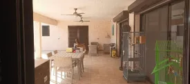 Magnifique villa et en très bon état dans un domaine sécurisé, bail en cours ,
situé à 900m du Centre commercial Saly Center , elle se compose de 3 chambres, 3 salles de bain, toilette visiteur, cuisine équipée et ouverte sur le séjour, salon, salle à manger, grande terrasse couverte et aménagée , une piscine de 50m2 , une cuisine extérieure et garage
Elle est équipée d'un onduleur, surpresseur, la climatisation est neuve ,
