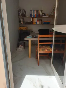 Villa en résidence bord de mer , idéalement située , avec plage privée et proche de toutes les commodités, 2 chambres, 2 salles d'eau ,une mezzanine avec 2 lits et une salle d'eau , cuisine équipée, salon, grande terrasse, pool house, bureau, buanderie, réserve, toilette extérieure , piscine privée (8X4)
Local piscine, puits , espace voiture
Possibilité d'agrandissement
Idéal pour investissement locatif
Cession définitive - le titre foncier est en cours de délivrance