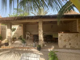 Villa en résidence bord de mer , idéalement située , avec plage privée et proche de toutes les commodités, 2 chambres, 2 salles d'eau ,une mezzanine avec 2 lits et une salle d'eau , cuisine équipée, salon, grande terrasse, pool house, bureau, buanderie, réserve, toilette extérieure , piscine privée (8X4)
Local piscine, puits , espace voiture
Possibilité d'agrandissement
Idéal pour investissement locatif
Cession définitive - le titre foncier est en cours de délivrance