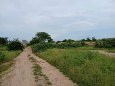 Terrain à vendre à Saly Joseph,
Situé entre 2 murs de proprietés vosines ,  zone en plein développement 
et facilement accessible 
Idéal pour un projet immobilier
Electricité à 15 m
Bail en cours de traitement