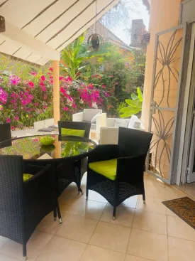 Superbe villa en résidence bord de mer, avec plage privée, parking ,
groupe électrogène, et à deux pas des commerces
elle est composées de 2 chambres avec salles de bain privatives,
une cuisine équipée et ouverte , une mezzanine , toilette visiteur , un cellier ,
un séjour lumineux ouvert sur la terrasse
Titre foncier
