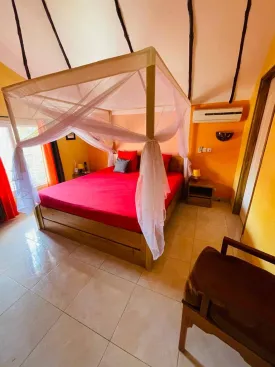 Superbe villa en résidence bord de mer, avec plage privée, parking ,
groupe électrogène, et à deux pas des commerces
elle est composées de 2 chambres avec salles de bain privatives,
une cuisine équipée et ouverte , une mezzanine , toilette visiteur , un cellier ,
un séjour lumineux ouvert sur la terrasse
Titre foncier
