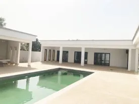 Villa neuve non meublée à vendre - Résidence calme à 300 m de Saly center