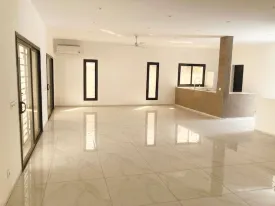 Villa neuve non meublée à vendre - Résidence calme à 300 m de Saly center