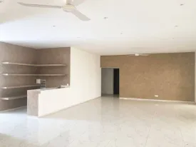 Villa neuve non meublée à vendre - Résidence calme à 300 m de Saly center