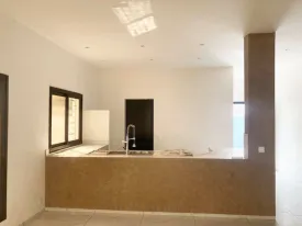 Villa neuve non meublée à vendre - Résidence calme à 300 m de Saly center