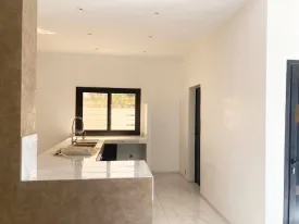 Villa neuve non meublée à vendre - Résidence calme à 300 m de Saly center