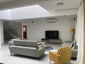 Villa de standing à louer à NGAPAROU avec de grands volumes