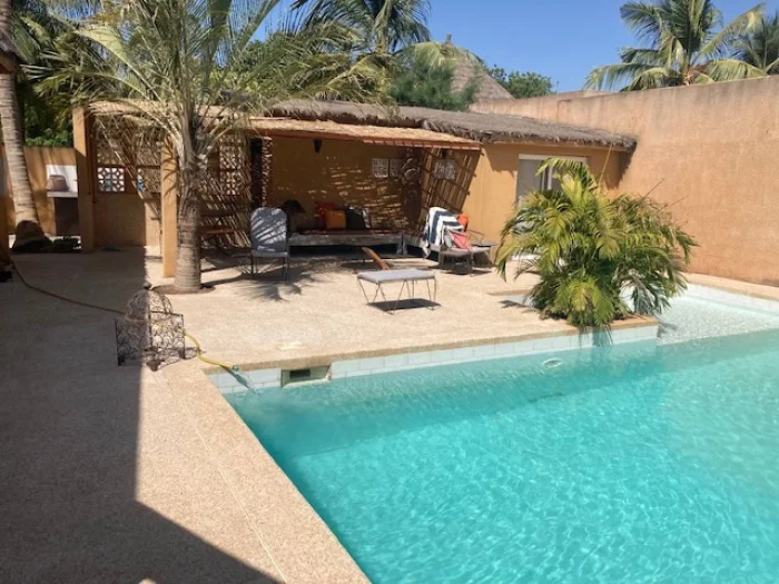 Villa avec piscine privée en résidence bord de mer, 2 chambres climatisés + mezzanine, 2 salles d'eau, 
salon, une salle à manger, une cuisine extérieure  équipée, une terrasse aménagée et un jardin, femme de ménage inclus dans la prestation 3 fois dans la semaine