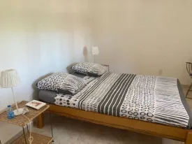 Villa avec piscine privée en résidence bord de mer, 2 chambres climatisés + mezzanine, 2 salles d'eau,
salon, une salle à manger, une cuisine extérieure équipée, une terrasse aménagée et un jardin, femme de ménage inclus dans la prestation 3 fois dans la semaine