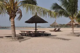 Villa avec piscine privée en résidence bord de mer, 2 chambres climatisés + mezzanine, 2 salles d'eau,
salon, une salle à manger, une cuisine extérieure équipée, une terrasse aménagée et un jardin, femme de ménage inclus dans la prestation 3 fois dans la semaine