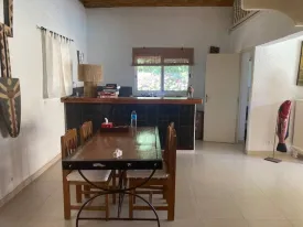 Villa avec piscine privée en résidence bord de mer, 2 chambres climatisés + mezzanine, 2 salles d'eau,
salon, une salle à manger, une cuisine extérieure équipée, une terrasse aménagée et un jardin, femme de ménage inclus dans la prestation 3 fois dans la semaine