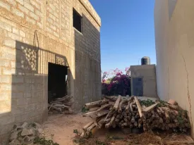 Belle opportunité d'acquérir un ensemble imobilier de 600m2 comprenant une villa moderne en cours de construction ansi qu'un terrain nu attenant