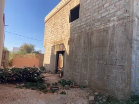 Belle opportunité d'acquérir un ensemble imobilier de 600m2 comprenant une villa moderne en cours de construction ansi qu'un terrain nu attenant