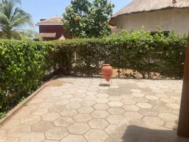 Villa au coeur de Saly ,
location semi- meublée et équipée