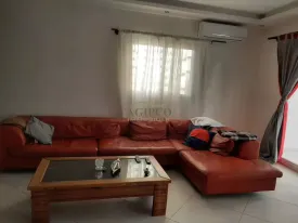 Grand appartement au rez de chaussée, dans un endroit isolé et calme , à 15 mn en voiture de Saly et de la réserve de Bandia , intéressant pour ceux qui souhaitent être au calme
4 chambres , 2 salles de bain , climatisation , salon , grande cuisine équipée , terrasse et piscine privée
Gardien à disposition,
Consommation électricité à la charges du locataire