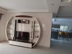 Grand appartement au rez de chaussée, dans un endroit isolé et calme , à 15 mn en voiture de Saly et de la réserve de Bandia , intéressant pour ceux qui souhaitent être au calme
4 chambres , 2 salles de bain , climatisation , salon , grande cuisine équipée , terrasse et piscine privée
Gardien à disposition,
Consommation électricité à la charges du locataire