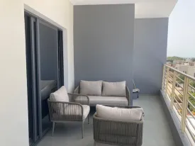 Appartement meublé à louer à l'immeuble RUBIS
2 chambres , dont une chambre climatisée et la deuxième ventilée
deux salle d'eau , cuisine ouverte et équipée, four , machine à laver, micro-onde
terrasse aménagée avec table à manger et salon
ÉLECTRICTÉ ET FEMME DE MÉNAGE À LA CHARGE DU CLIENT
Possibilité de louer pour 3 nuits à 50 000 Frs/ nuitée