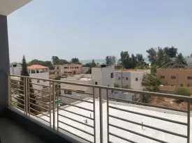 Appartement meublé à louer à l'immeuble RUBIS
2 chambres , dont une chambre climatisée et la deuxième ventilée
deux salle d'eau , cuisine ouverte et équipée, four , machine à laver, micro-onde
terrasse aménagée avec table à manger et salon
ÉLECTRICTÉ ET FEMME DE MÉNAGE À LA CHARGE DU CLIENT
Possibilité de louer pour 3 nuits à 50 000 Frs/ nuitée
