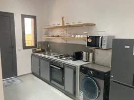 Appartement meublé à louer à l'immeuble RUBIS
2 chambres , dont une chambre climatisée et la deuxième ventilée
deux salle d'eau , cuisine ouverte et équipée, four , machine à laver, micro-onde
terrasse aménagée avec table à manger et salon
ÉLECTRICTÉ ET FEMME DE MÉNAGE À LA CHARGE DU CLIENT
Possibilité de louer pour 3 nuits à 50 000 Frs/ nuitée