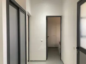 Appartement meublé à louer à l'immeuble RUBIS
2 chambres , dont une chambre climatisée et la deuxième ventilée
deux salle d'eau , cuisine ouverte et équipée, four , machine à laver, micro-onde
terrasse aménagée avec table à manger et salon
ÉLECTRICTÉ ET FEMME DE MÉNAGE À LA CHARGE DU CLIENT
Possibilité de louer pour 3 nuits à 50 000 Frs/ nuitée