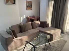 Appartement meublé à louer à l’immeuble RUBIS 2
2 chambres , dont une chambre climatisée et ventilée et la deuxième ventilée , deux salle d’eau , cuisine ouverte et équipée , four , machine à laver , micro-ondes
Terrasse aménagée avec table à manger et salon
Electricité et Femme de Ménage à la charge du CLIENT