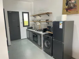 Appartement meublé à louer à l’immeuble RUBIS 2
2 chambres , dont une chambre climatisée et ventilée et la deuxième ventilée , deux salle d’eau , cuisine ouverte et équipée , four , machine à laver , micro-ondes
Terrasse aménagée avec table à manger et salon
Electricité et Femme de Ménage à la charge du CLIENT