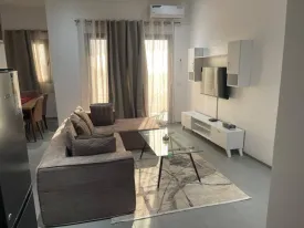 Appartement meublé à louer à l’immeuble RUBIS 2
2 chambres , dont une chambre climatisée et ventilée et la deuxième ventilée , deux salle d’eau , cuisine ouverte et équipée , four , machine à laver , micro-ondes
Terrasse aménagée avec table à manger et salon
Electricité et Femme de Ménage à la charge du CLIENT
