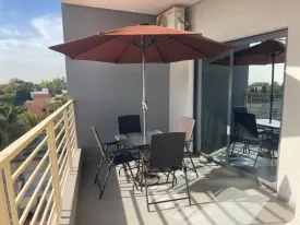 Appartement meublé à louer à l’immeuble RUBIS 2
2 chambres , dont une chambre climatisée et ventilée et la deuxième ventilée , deux salle d’eau , cuisine ouverte et équipée , four , machine à laver , micro-ondes
Terrasse aménagée avec table à manger et salon
Electricité et Femme de Ménage à la charge du CLIENT