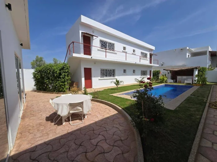 Magnifique villa avec Piscine composée de 4 chambres d'hôtes 
Construction 2023 / 2024 
Situation : à 400 m du goudron (près de l'école Montessori Les Colibris )   
Tranquillité absolue. 
Sortie autoroute à 5 km 
La mer à 5 km