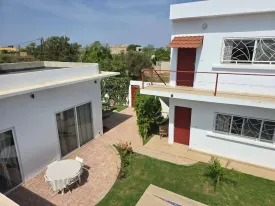 Magnifique villa avec Piscine composée de 4 chambres d'hôtes
Construction 2023 / 2024
Situation : à 400 m du goudron (près de l'école Montessori Les Colibris )
Tranquillité absolue.
Sortie autoroute à 5 km
La mer à 5 km