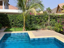 Magnifique villa en résidence avec piscine privée, terrasse aménagée, 4 chambres , 2 salles de bain, cuisine équipée , salon, wifi, canal , IPTV, parking, groupe électrogène dans la résidence et piscine commune
inclus dans la prestation, la femme de ménage de 9H30 à 16H sauf le dimanche ,jardinier, pisciniste, canal et internet
Consommation eau + électricité à la charge des locataires