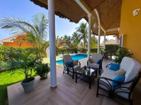 Magnifique villa en résidence avec piscine privée, terrasse aménagée, 4 chambres , 2 salles de bain, cuisine équipée , salon, wifi, canal , IPTV, parking, groupe électrogène dans la résidence et piscine commune
inclus dans la prestation, la femme de ménage de 9H30 à 16H sauf le dimanche ,jardinier, pisciniste, canal et internet
Consommation eau + électricité à la charge des locataires