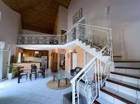 Magnifique villa en résidence avec piscine privée, terrasse aménagée, 4 chambres , 2 salles de bain, cuisine équipée , salon, wifi, canal , IPTV, parking, groupe électrogène dans la résidence et piscine commune
inclus dans la prestation, la femme de ménage de 9H30 à 16H sauf le dimanche ,jardinier, pisciniste, canal et internet
Consommation eau + électricité à la charge des locataires