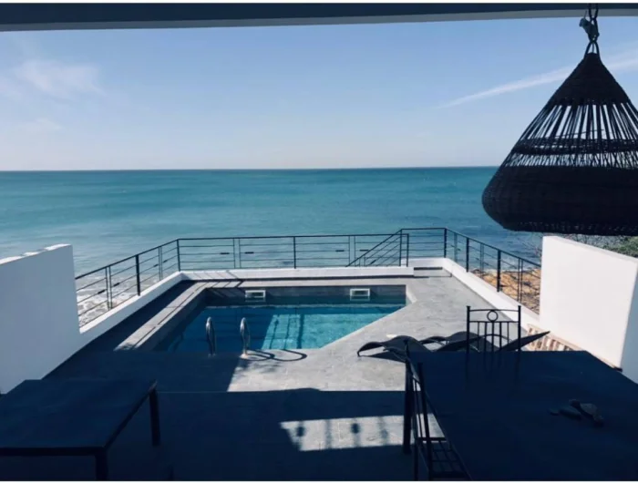 Située dans le village de Popenguine, à 20km du nouvel Aéroport,