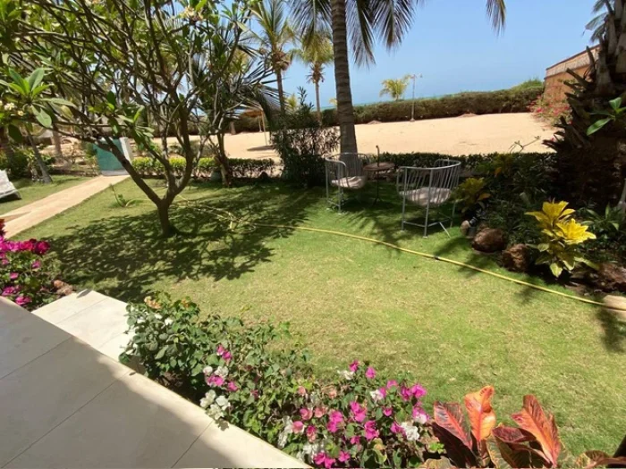 Superbe villa située en pemière ligne mer, offrant une vue exceptionnelle et un accès direct à la plage