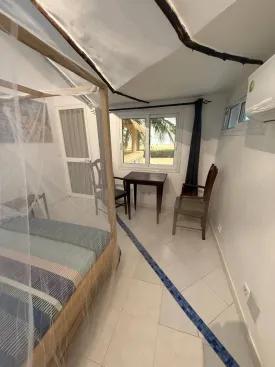 Superbe villa située en pemière ligne mer, offrant une vue exceptionnelle et un accès direct à la plage