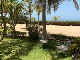 Superbe villa située en pemière ligne mer, offrant une vue exceptionnelle et un accès direct à la plage