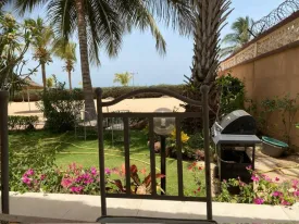 Superbe villa située en pemière ligne mer, offrant une vue exceptionnelle et un accès direct à la plage
