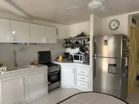 Superbe villa située en pemière ligne mer, offrant une vue exceptionnelle et un accès direct à la plage