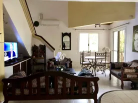 Superbe villa située en pemière ligne mer, offrant une vue exceptionnelle et un accès direct à la plage