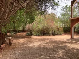 Terrain clôturé de 3954 avec maison , piscine et fort potentiel de développement à la Somone 