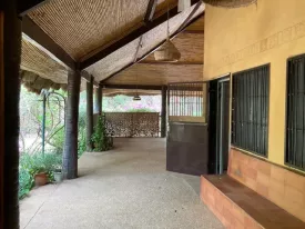 Terrain clôturé de 3954 avec maison , piscine et fort potentiel de développement à la Somone 