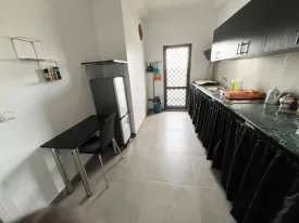 Appartement décoré avec goût, lumineux et très bien entretenu  dans une petite résidence à la Somone 
2 chambres, 2 salles d'eau  , wc visiteur, cuisine équipée, buanderie, salon, salle à manger 
piscine commune , balcons, espace barbecue, caméras de surveillance, 
Entretien piscine, et passe de la femme de ménage 3 fois/ semaine inclus dans le tarif 
Consommation électricité, eau, wifi et canal à la charges des locataires