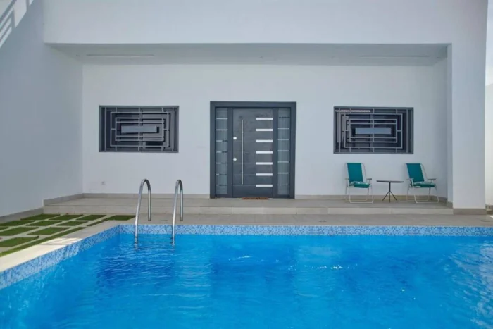 Villa à louer - Somone 
Quartier calme à 200 m du chateau chat'eau d'eau