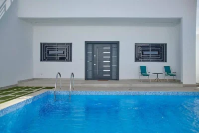 Villa à louer - Somone 
Quartier calme à 200 m du chateau chat'eau d'eau