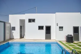Villa à louer - Somone
Quartier calme à 200 m du chateau chat'eau d'eau