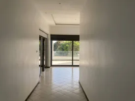 Villa neuve et spacieuse avec piscine privée à louer à la Somone Kanda